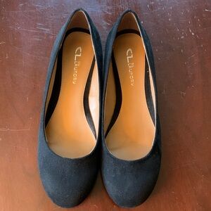 Chines Laundry wedge heels. Black faux suede. 1.5” heel height. Sz 10.